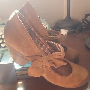 Dr. Sholl's Brown Suede Stacked heal shoe